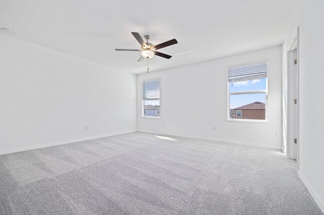 Building Photo - "Spacious 5-Bed Gem in Epperson community ...