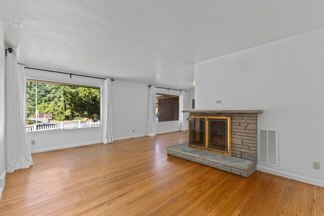 Building Photo - 4bd/2ba Seattle House