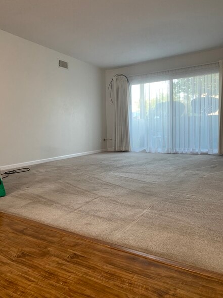 Primary Photo - 1662 Brownstone Blvd