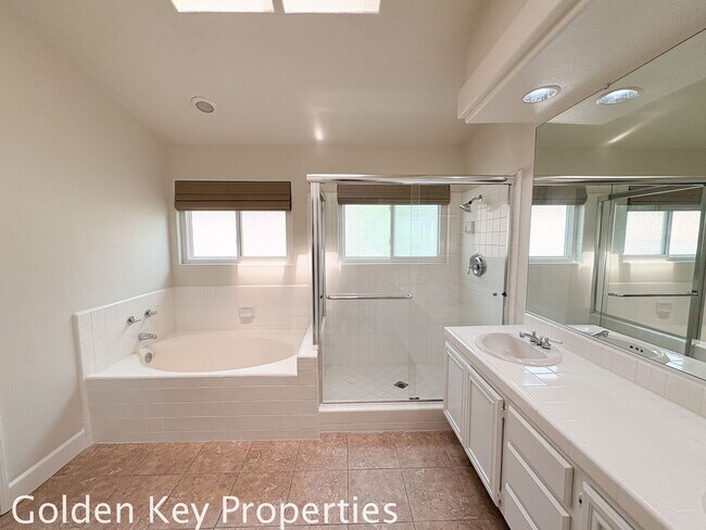 Building Photo - Welcome home to this spacious 4-bedroom, 3-bath home located in the Rancho Del Oro Community!