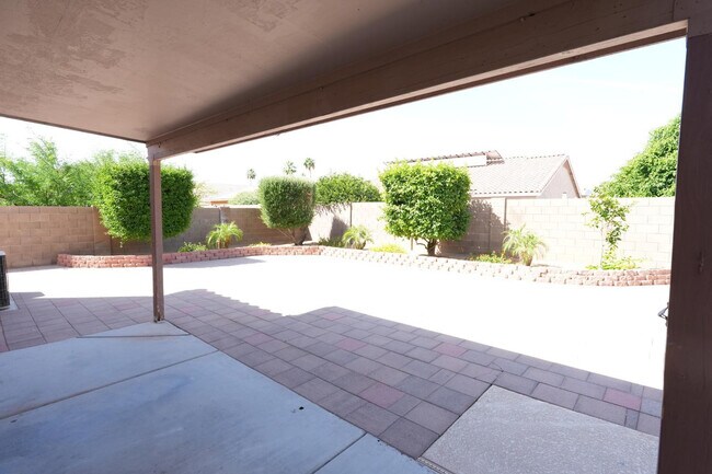 Building Photo - 16182 N 157th Dr