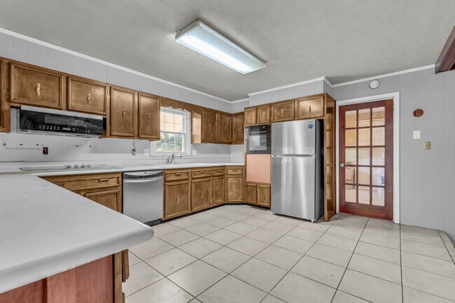 Building Photo - spacious 4-bedroom, 2.5-bath home featuring a 2-car garage and fresh updates throughout.