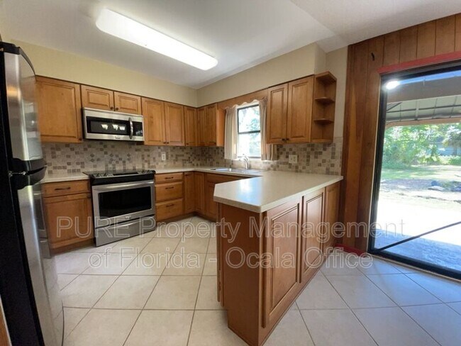 Building Photo - 4211 SW 6th Ave