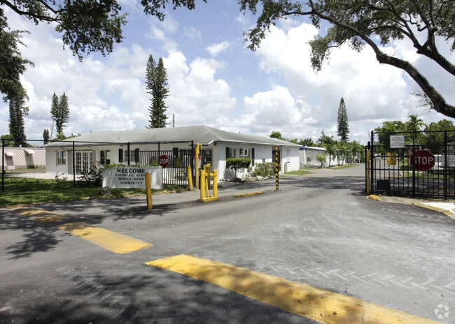 Primary Photo - Colonial Acres