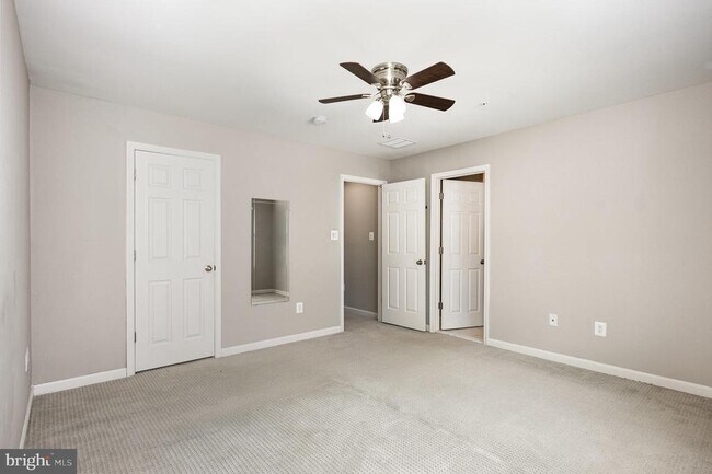 Building Photo - 7223 Barry Ln