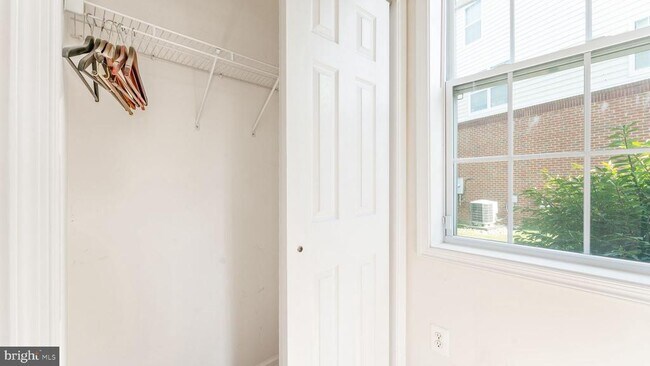 Building Photo - 23100 Dunlop Heights Terrace