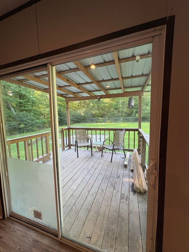 Building Photo - Huge 4 bedroom/2 bathroom double-wide in Peaceful Area of Keithville!