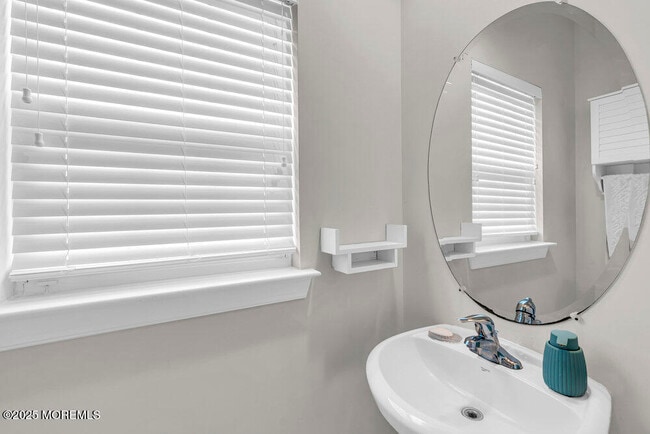 Building Photo - 8 Connor Dr