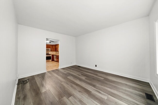 Building Photo - 3227 S Wells St