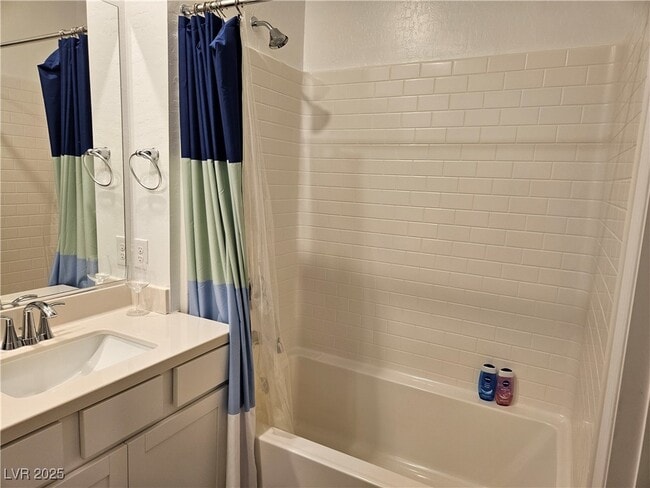 Building Photo - 600 N Carriage Hill Dr