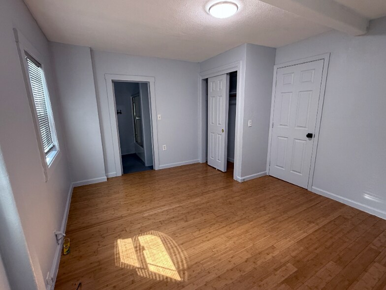 Building Photo - 4630 Melrose Ave