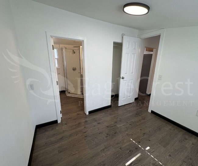 Building Photo - One Bedroom Cottage