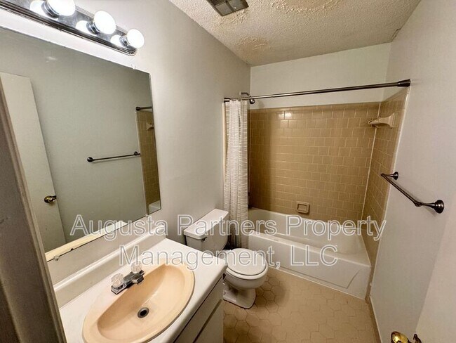 Building Photo - 415 Evans Mill Cir