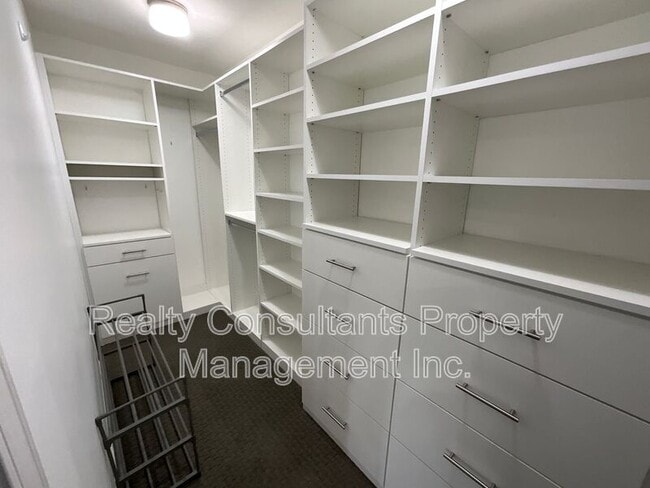 Building Photo - 27 Cherine Way