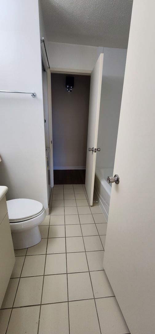 Building Photo - Newly renovated, conveniently located Discovery Bay Gem