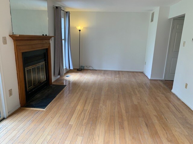 Living area - 8513 London Bridge Way