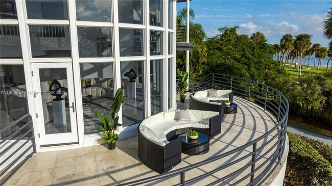 Building Photo - 2827 S Indian River Dr