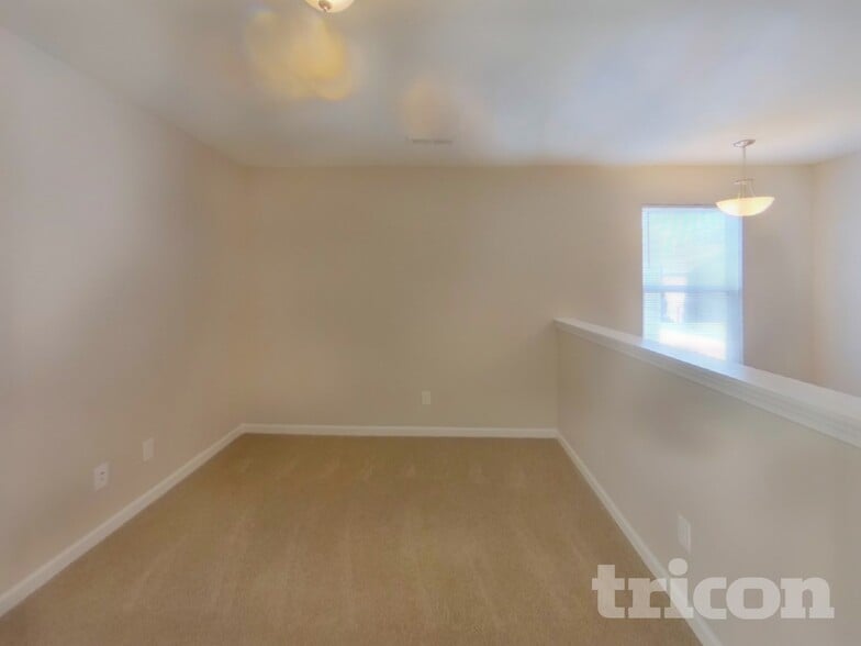 Building Photo - 809 Valley Creek Dr