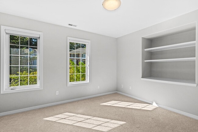 Building Photo - Luxury 4 bed 4 bath home in Lakemont, Bellevue