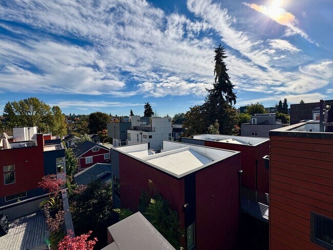 Building Photo - Beacon Hill Townhouse