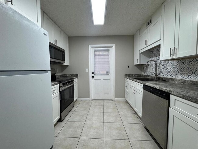 Building Photo - 200 St Andrews Blvd