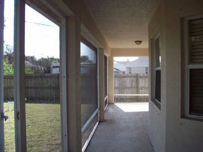 Building Photo - 3/2/2 RENTAL HOME AVAILABLE OFF DEL RIO AND PT ST LUCIE BLVD.
