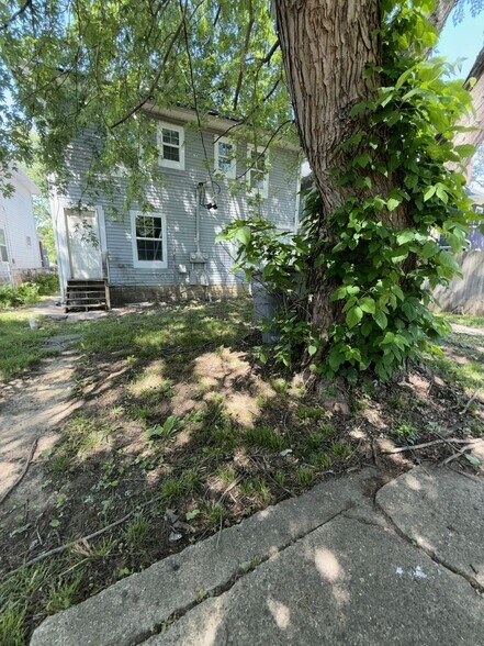 Building Photo - 627 N Tacoma Ave