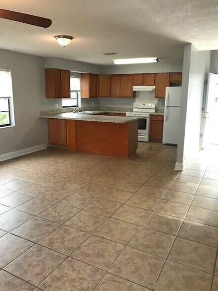 Building Photo - 1595 Megan Bay Cir