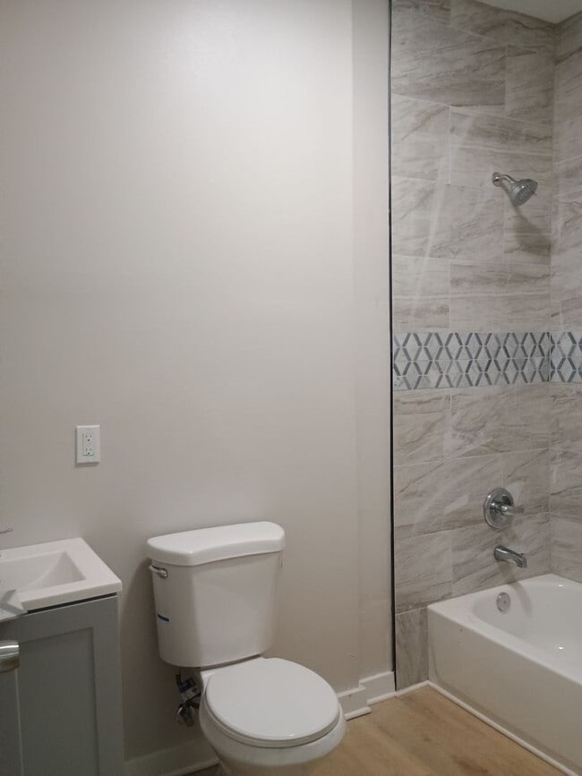 Building Photo - Five bedroom rental