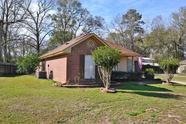 Building Photo - Beautifully remodeled! 3 Bedroom 2 Bath Home in Denham Springs