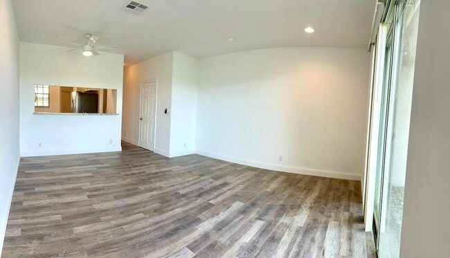 Building Photo - 10253 Vía Hibiscus