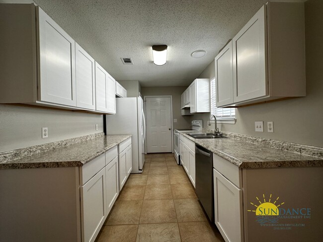 Building Photo - Beautiful 3 Bedroom Home in Fort Walton Beach!