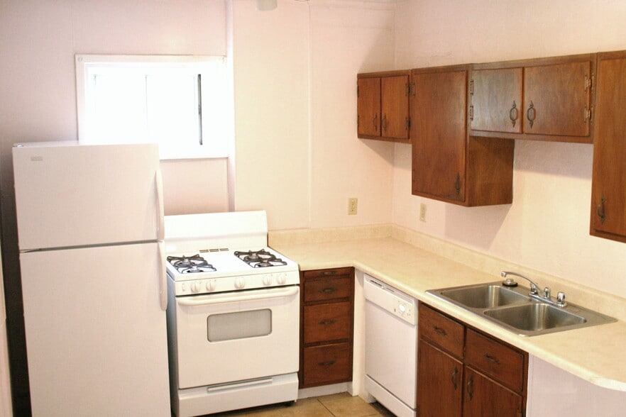 Primary Photo - 49 Boundary St