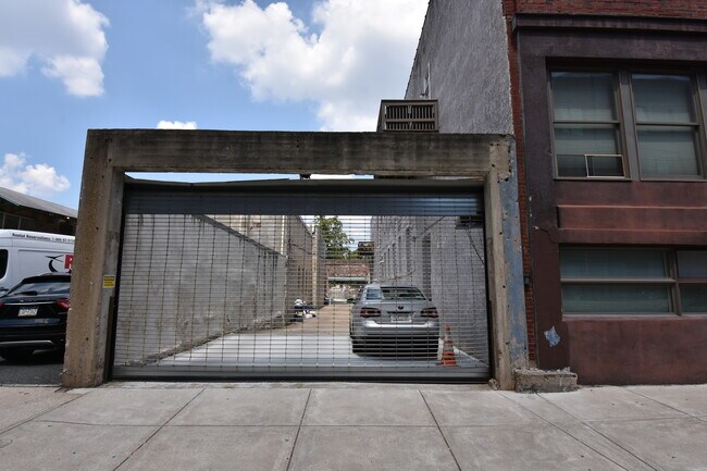 Building Photo - 431 Fairmount Ave