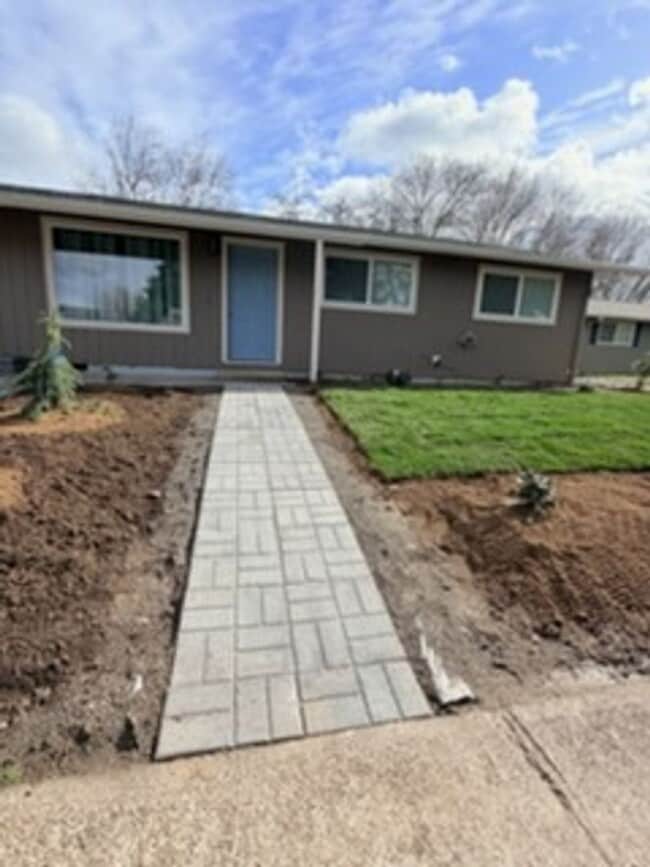 Building Photo - Beautifully Remodeled 4-Bedroom Home Backing to Park – Desirable Keizer Neighborhood