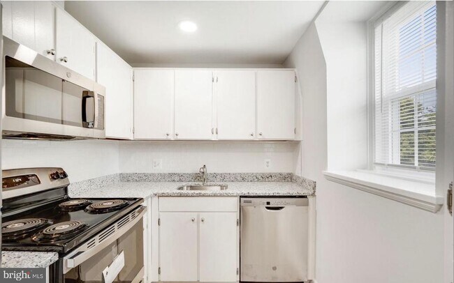 Building Photo - 3008 S Abingdon St
