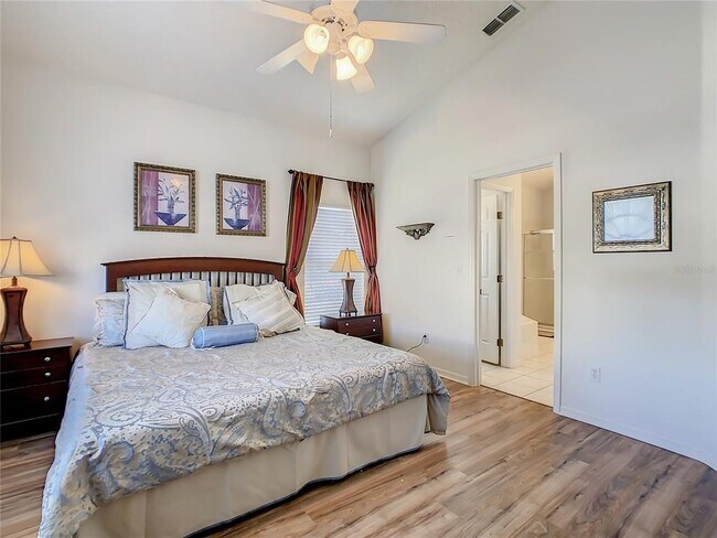 Building Photo - 16724 Rolling Green Dr