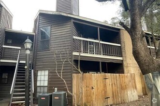 Building Photo - 8655 Datapoint Dr