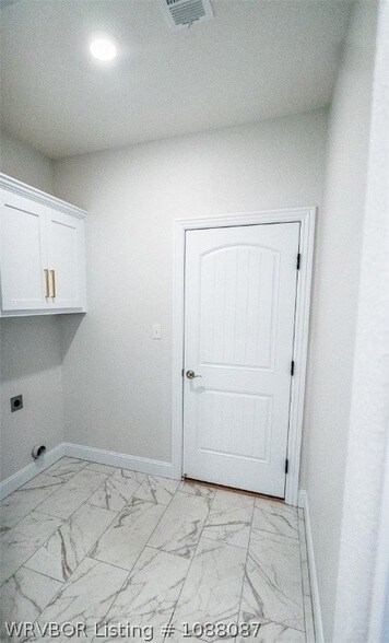 Building Photo - 9023 Mayswood Pl