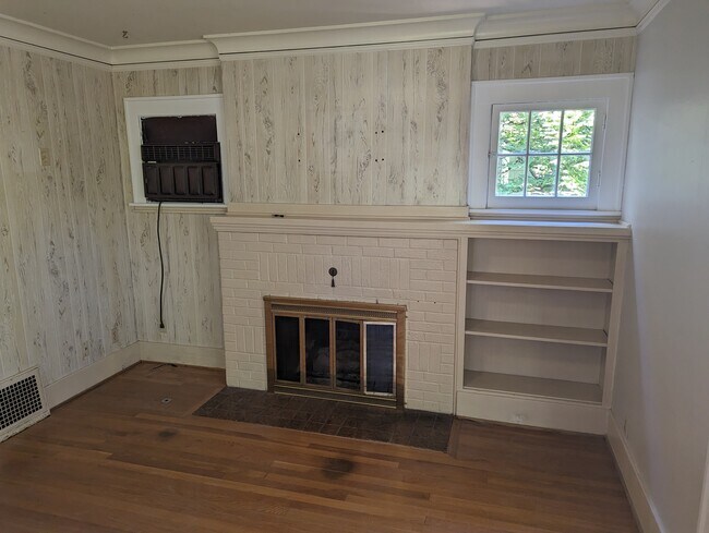 Building Photo - 2124 SE Elliott Ave