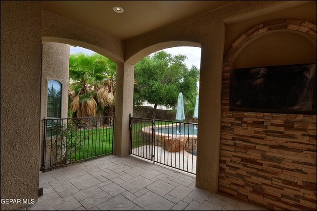 Building Photo - 6304 Franklin Trail Drive