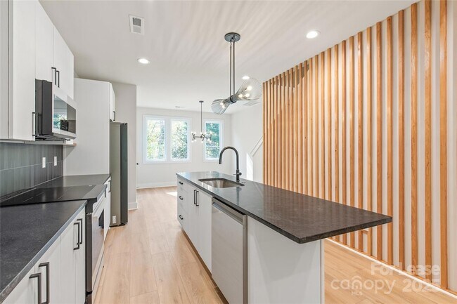 Building Photo - 1356 Briar Creek Rd