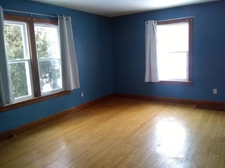 Living Room (view from Kitchen) - 2105 Eastlawn Pkwy