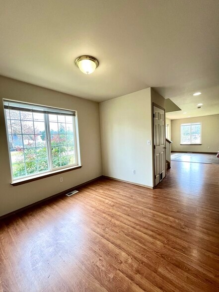 Building Photo - 512 Hazel St