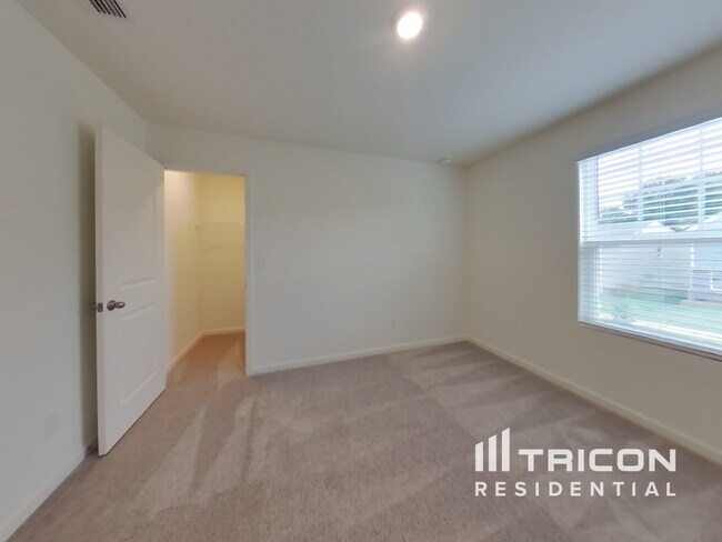 Building Photo - 130 Hyde Park Winder GA