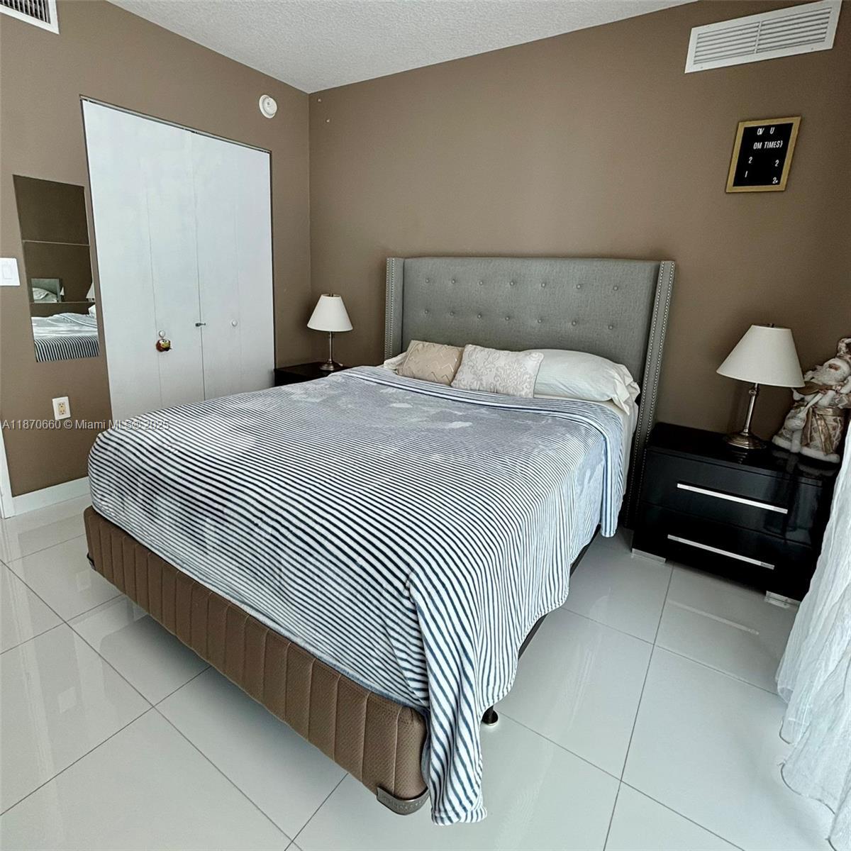 Building Photo - 150 Sunny Isles Blvd