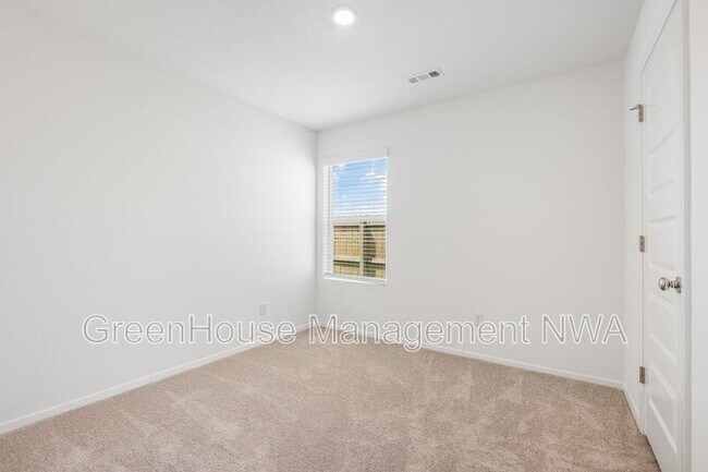 Building Photo - 2637 E Gila Wy