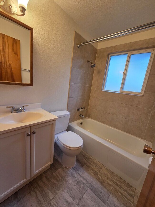 Building Photo - S185 Duplex