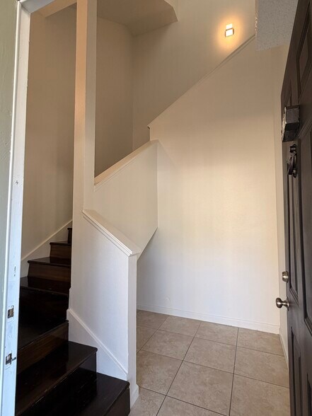 Building Photo - 6028 Westgate Dr