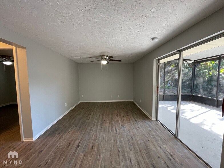 Building Photo - 1200 Lake Valrico Ln
